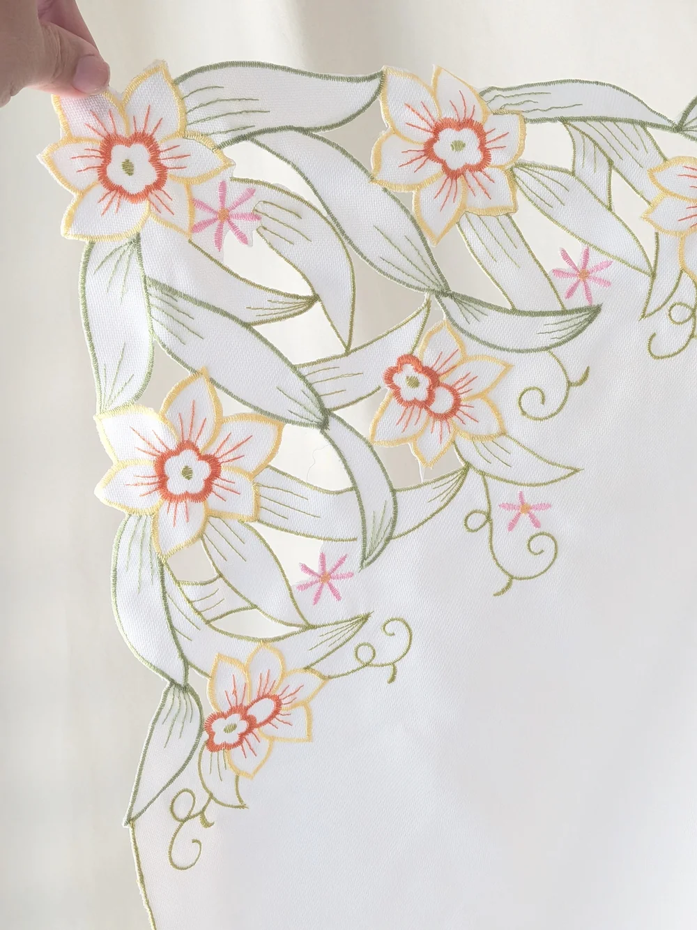 Vintage Floral Embroidered Cutwork Tablecloth 60x104 Cottagecore